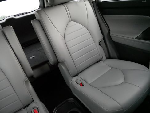 Certified 2026 Toyota Highlander XLE AWD/4WD image 14
