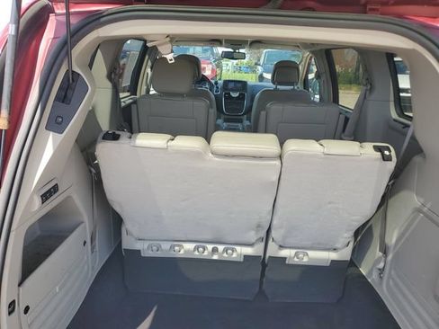 Used 2013 Chrysler Town & Country Touring-L w/ Premium Group FWD image 7