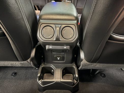 Used 2022 Jeep Wrangler Unlimited Sahara w/ Cold Weather Group AWD/4WD image 12