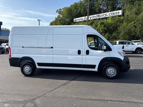 Used 2025 RAM ProMaster 2500 w/ Convenience Group FWD image 3
