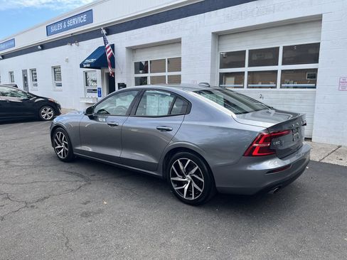Used 2020 Volvo S60 T6 Momentum AWD/4WD image 2