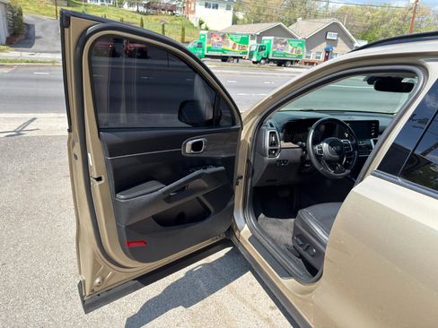 Used 2021 Kia Sorento EX image 10