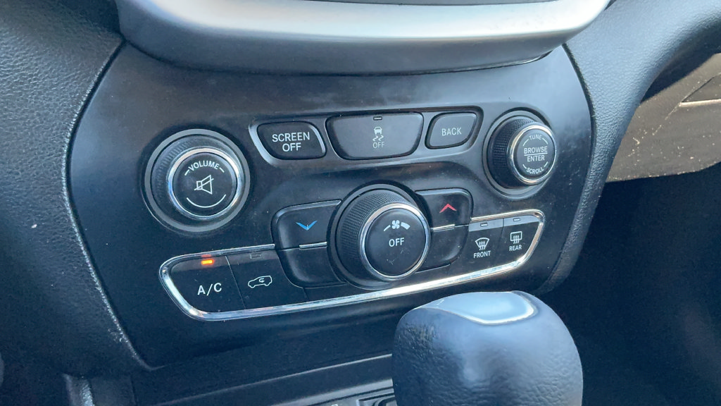 Used 2014 Jeep Cherokee Latitude AWD/4WD image 16