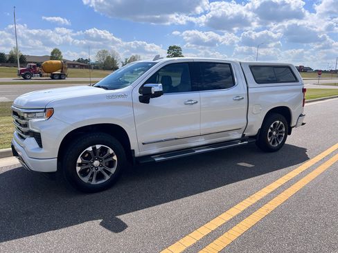 Used 2024 Chevrolet Silverado 1500 High Country w/ Technology Package image 11