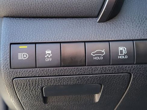 Used 2022 Toyota Camry SE FWD image 13