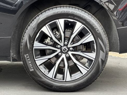 Certified 2025 Volvo XC60 B5 Plus AWD/4WD image 25