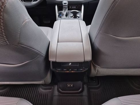 Used 2023 Toyota Highlander L FWD image 33
