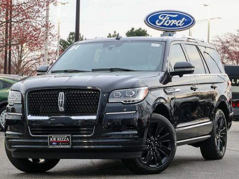 Used 2024 Lincoln Navigator Reserve image 2