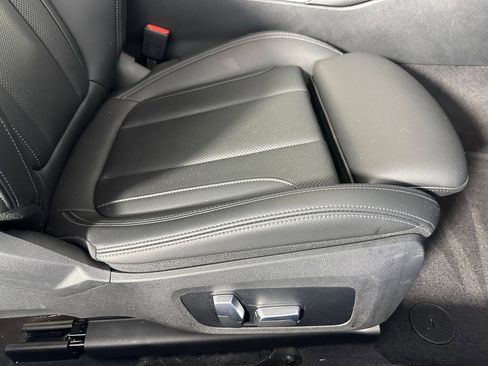 Used 2023 BMW 430i Coupe w/ Premium Package image 32