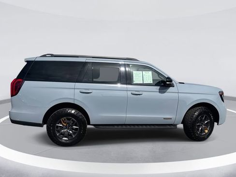 Used 2025 Ford Expedition Tremor image 4
