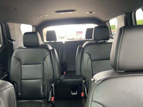 Used 2023 Chevrolet Traverse LT FWD image 14