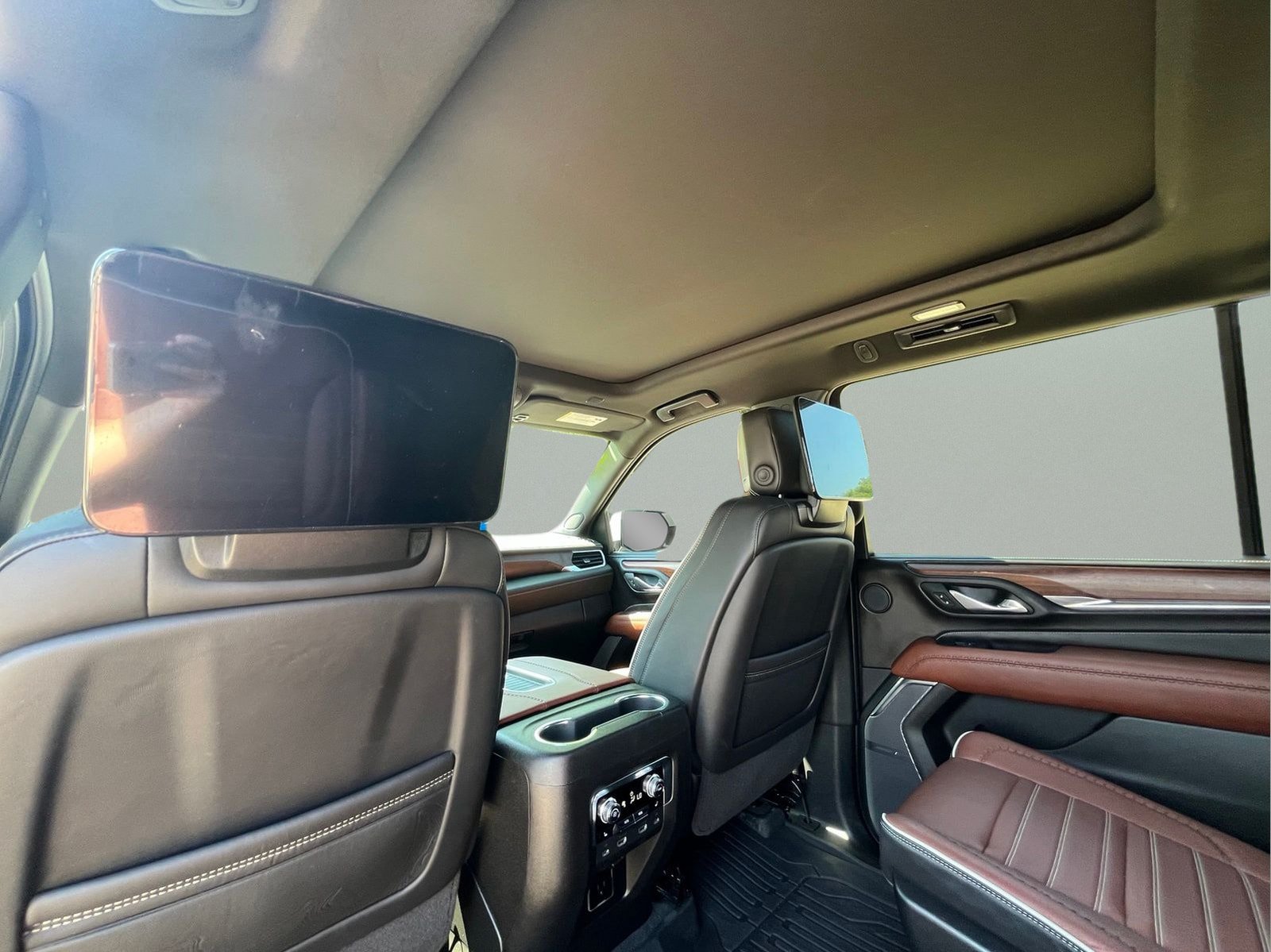 Used 2023 GMC Yukon XL Denali Ultimate w/ LPO, Floor Liner Package AWD/4WD image 31
