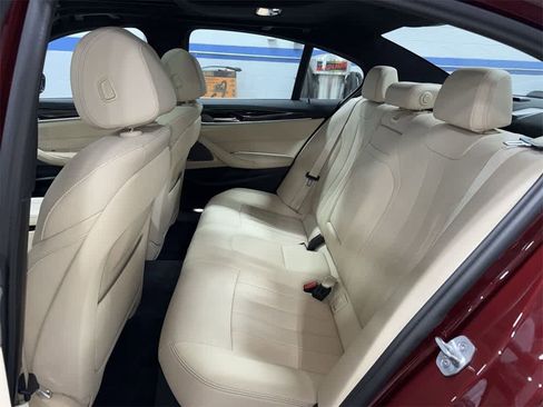 Used 2023 BMW 530i xDrive w/ Premium Package image 17