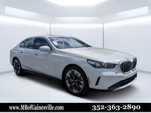 Used 2026 BMW 530i RWD image 1