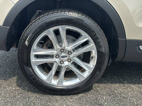 Used 2017 Ford Explorer Limited w/ Equipment Group 301A AWD/4WD image 8