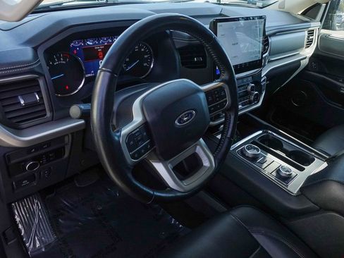 Used 2024 Ford Expedition XLT image 12