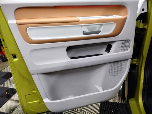 New 2025 Volkswagen ID. Buzz Pro S Plus image 20