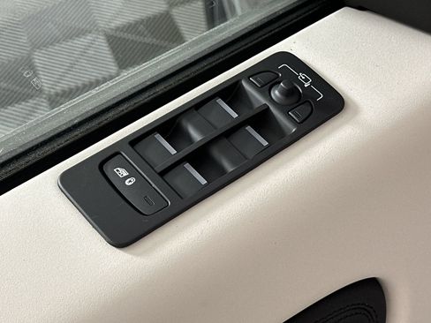 Certified 2025 Land Rover Discovery Sport S AWD/4WD image 21