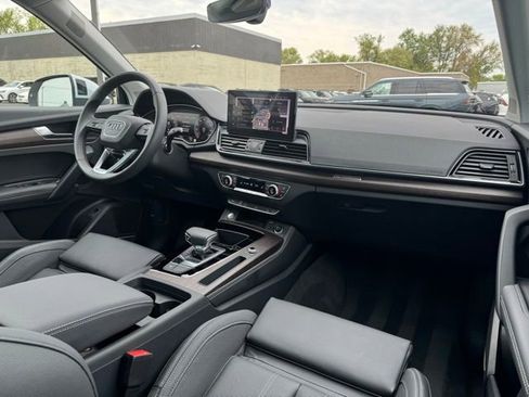 Certified 2025 Audi Q5 2.0T Premium Plus w/ Premium Plus Package AWD/4WD image 16