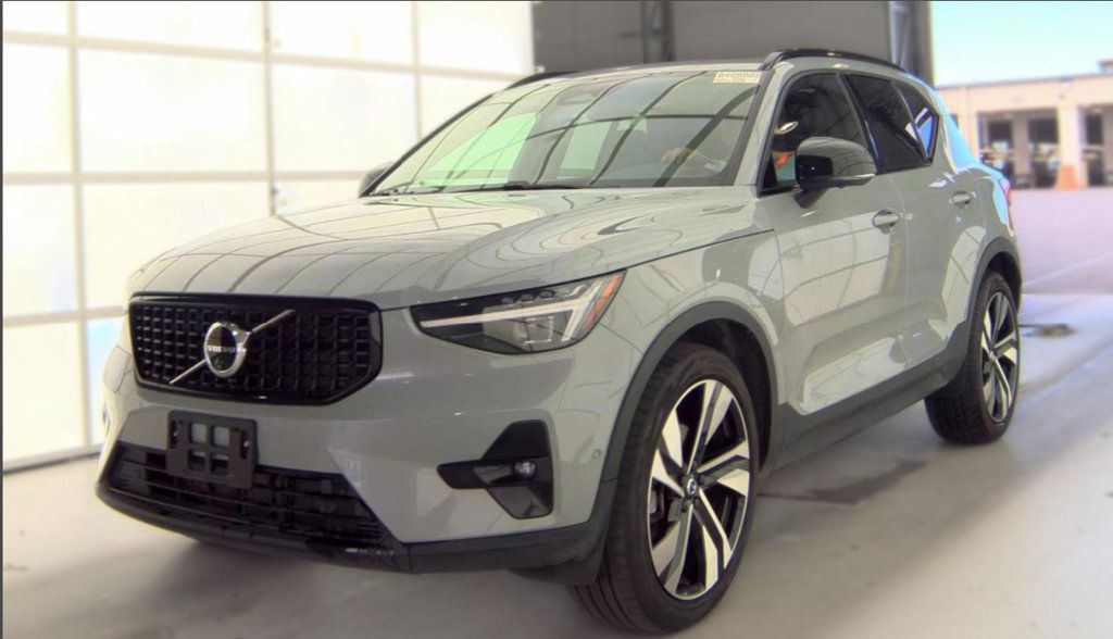 Used 2025 Volvo XC40 B5 Plus w/ Protection Package Premier AWD/4WD image 20