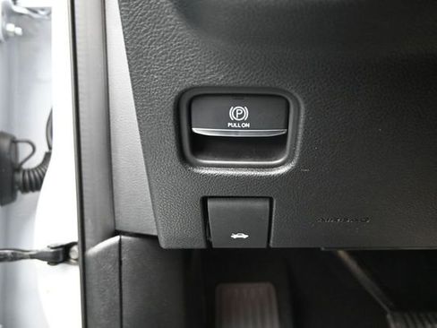 Used 2025 Jeep Grand Cherokee Altitude AWD/4WD image 18