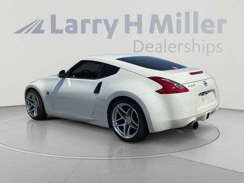 Used 2009 Nissan 370Z Coupe RWD image 3