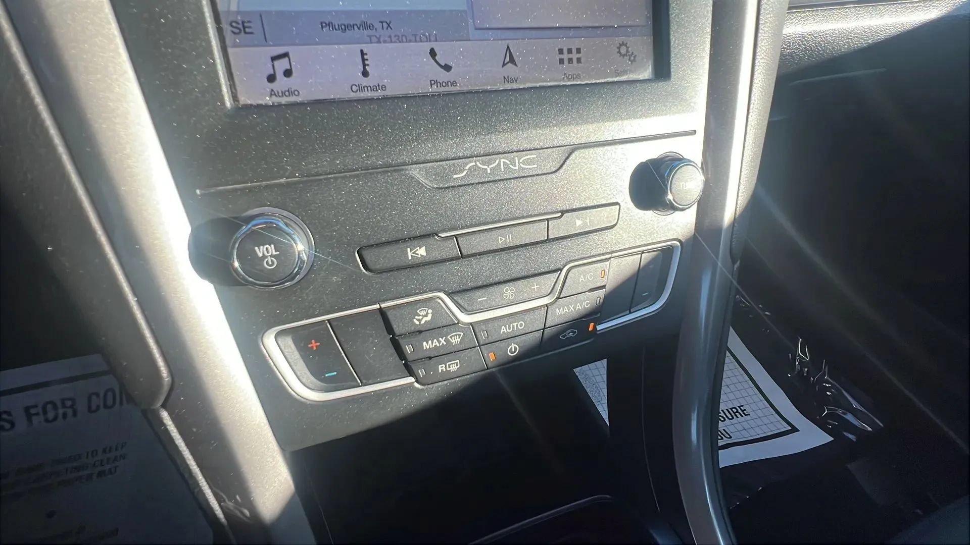 Used 2019 Ford Fusion SE FWD image 12
