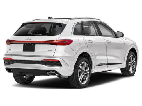 Used 2025 Audi Q5 Premium w/ Convenience Package AWD/4WD image 2