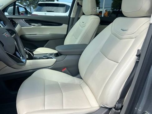 Used 2024 Cadillac XT6 Premium Luxury w/ Technology Package AWD/4WD image 27