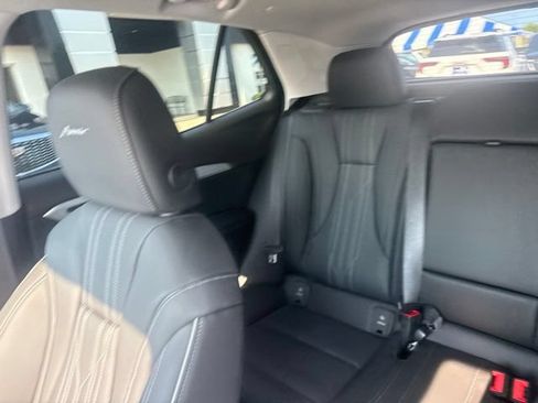 Used 2025 Buick Envision Avenir AWD/4WD image 11