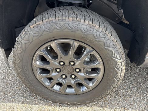 Used 2025 Toyota Tacoma SR5 image 10