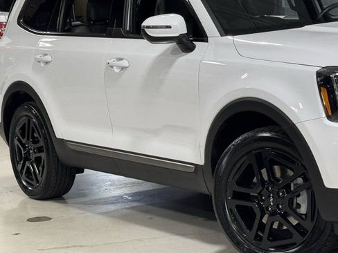 Used 2023 Kia Telluride EX X-Line image 3
