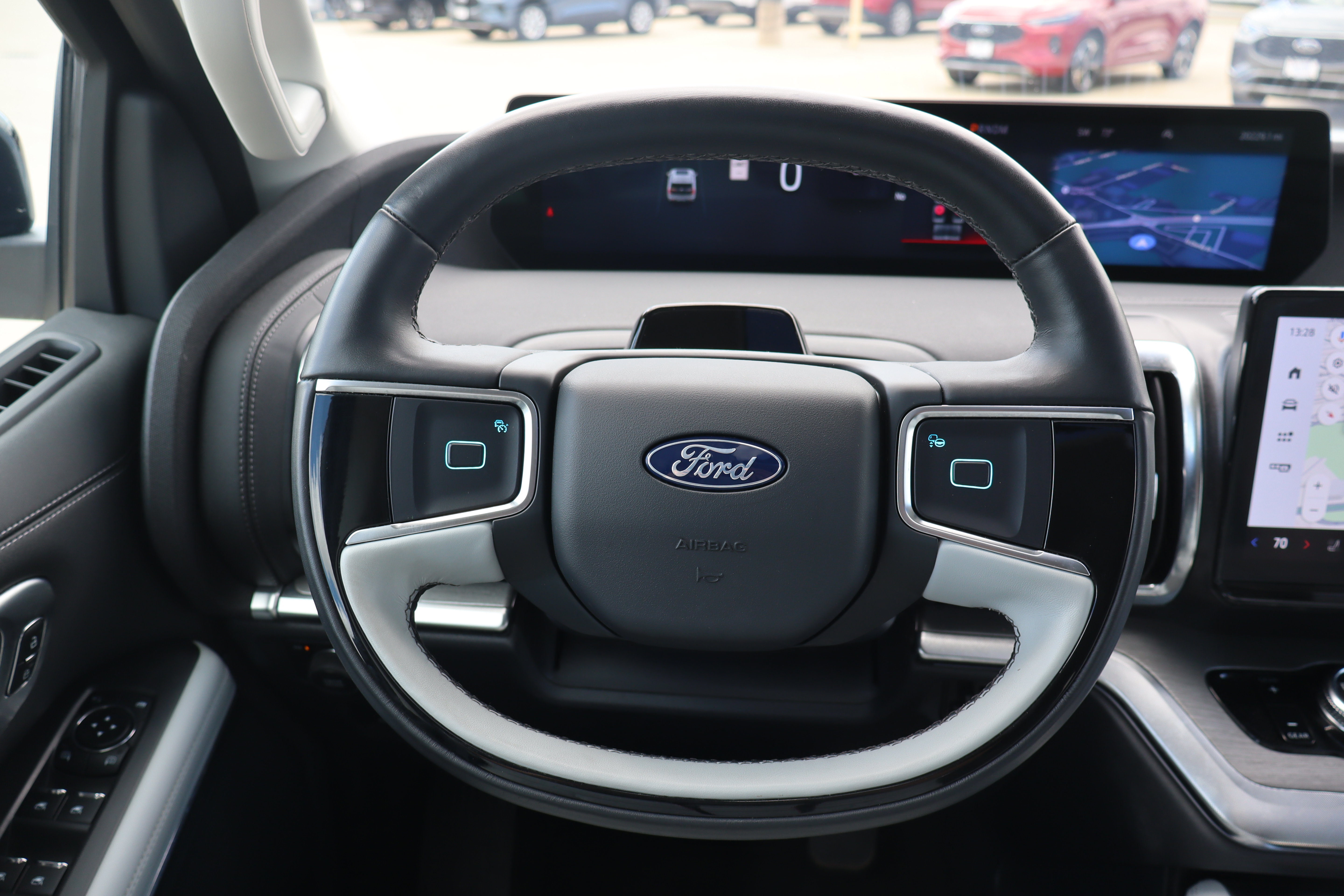 Used 2025 Ford Expedition Platinum AWD/4WD image 17