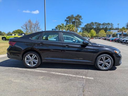 Used 2023 Volkswagen Jetta SE image 3