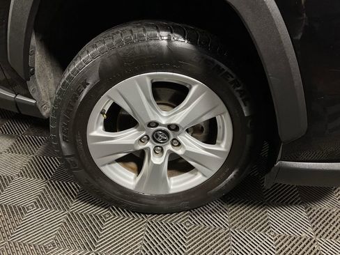 Used 2021 Toyota RAV4 XLE image 36