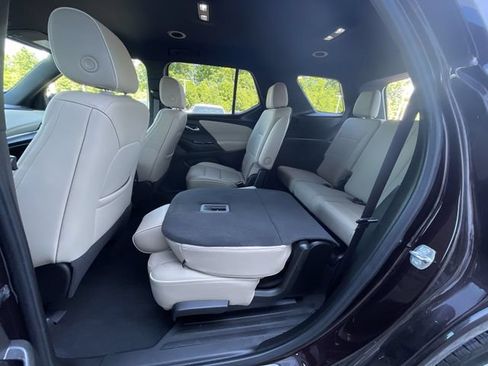 Certified 2023 Chevrolet Traverse Premier FWD image 24