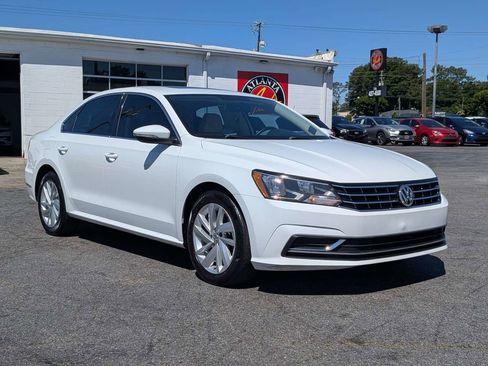 Used 2018 Volkswagen Passat 2.0T SE FWD image 3
