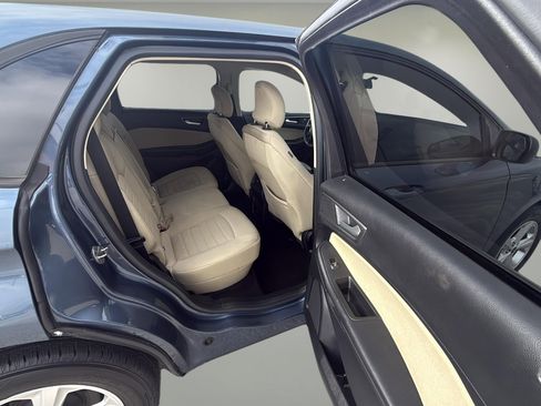 Used 2018 Ford Edge SE image 14