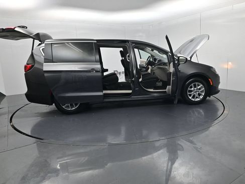 Used 2023 Chrysler Voyager LX FWD image 55