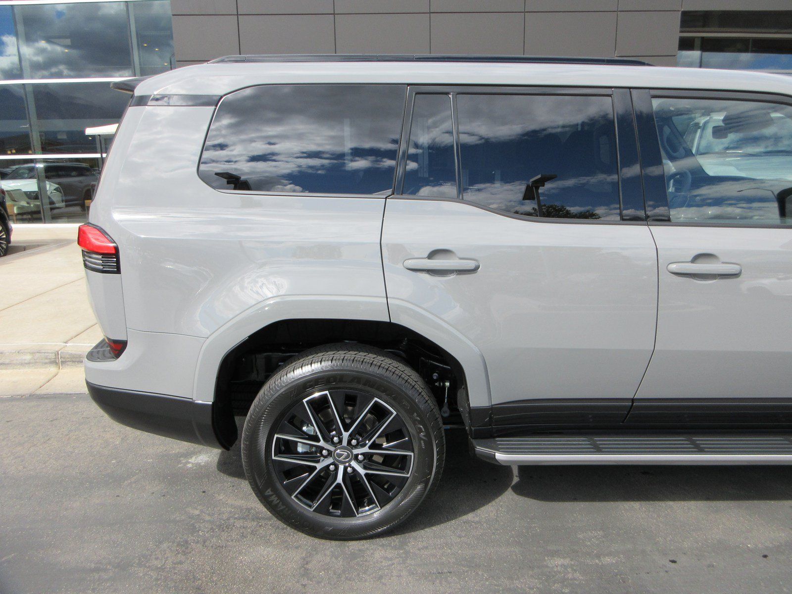 Used 2026 Lexus GX 550 w/ Cold Area Package AWD/4WD image 10