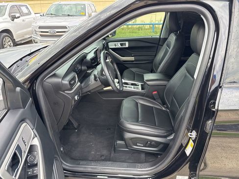Used 2022 Ford Explorer XLT w/ Equipment Group 202A RWD image 19