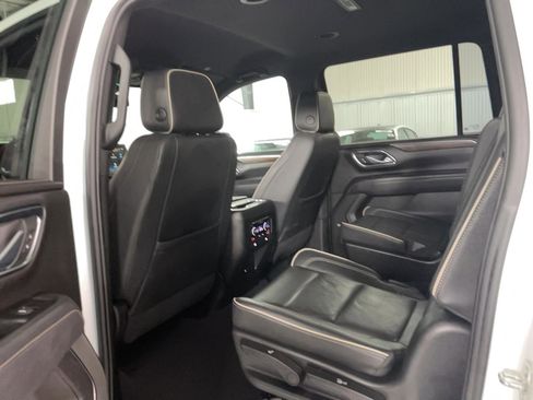 Used 2023 Chevrolet Suburban Premier AWD/4WD image 22