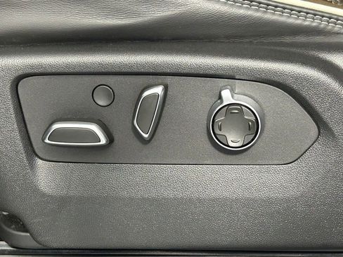 Used 2025 GMC Yukon XL Denali Ultimate w/ LPO, Floor Liner Package AWD/4WD image 35