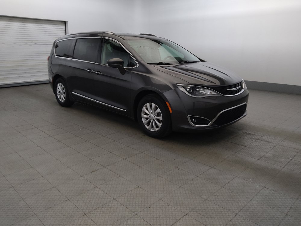 Used 2018 Chrysler Pacifica Touring-L FWD image 11
