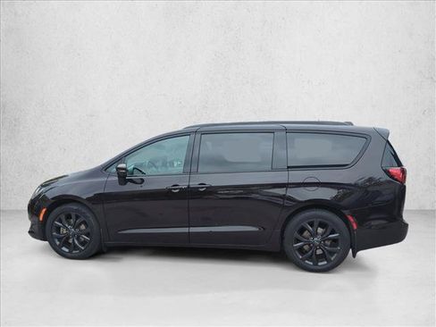 Used 2019 Chrysler Pacifica Limited w/ Advanced Safetytec Group FWD image 5