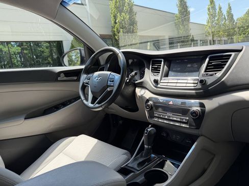 Used 2018 Hyundai Tucson Value w/ Cargo Package FWD image 17
