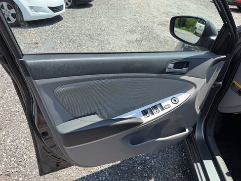Used 2012 Hyundai Accent GLS FWD image 12