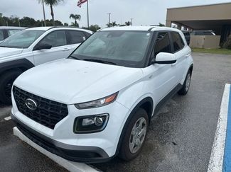 Used 2020 Hyundai Venue SE video 1