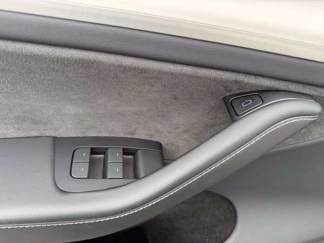 Used 2023 Tesla Model Y Long Range AWD/4WD image 22