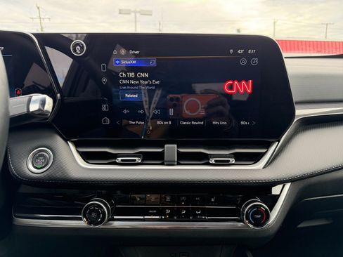 Used 2025 Chevrolet Equinox LT image 18